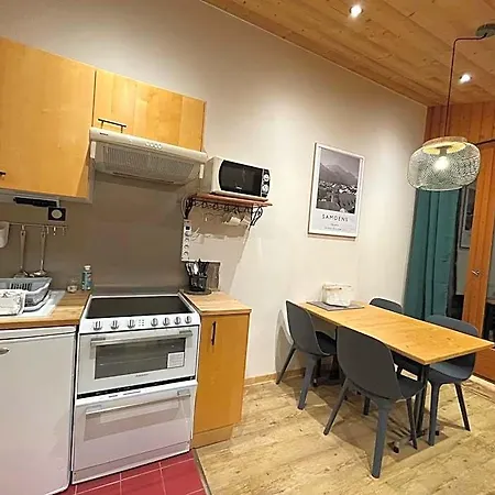 拉库尔公寓酒店 3* 萨莫安斯