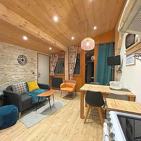 拉库尔公寓酒店 3* 萨莫安斯