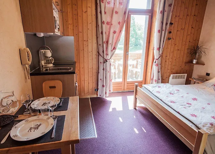 Aparthotel La Cour 3*